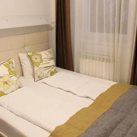 Sokak Otel